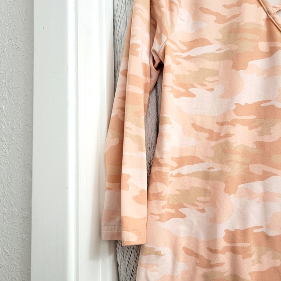 Top - Picture 6 of 9